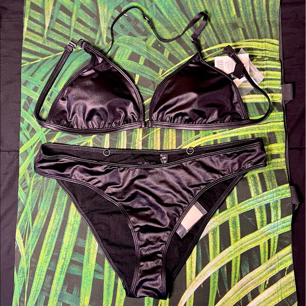 LAST CHANCE ⚫️ NWT Out From Under Medium Strappy Bikini ⚫️